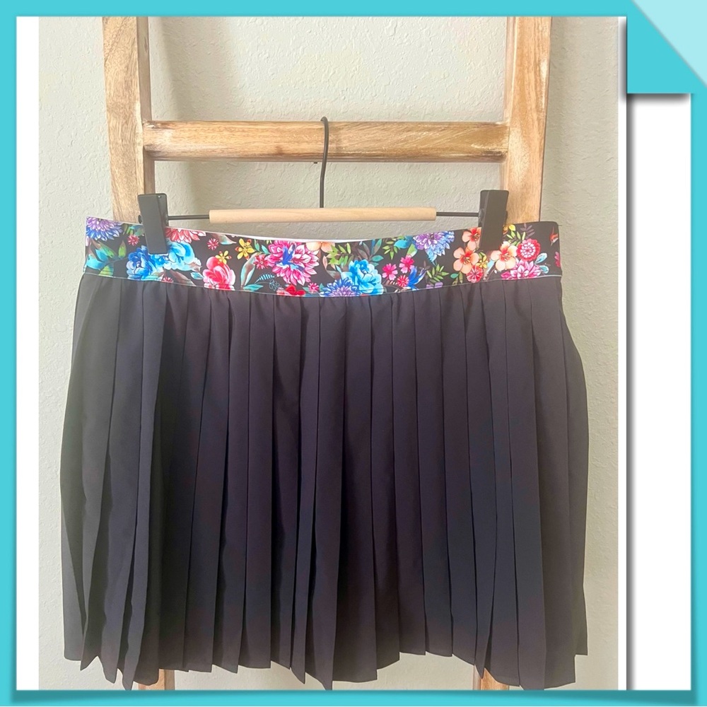 NWT JOHNNY WAS BEE ACTIVE PLEATED TENNIS SKIRT SZ L